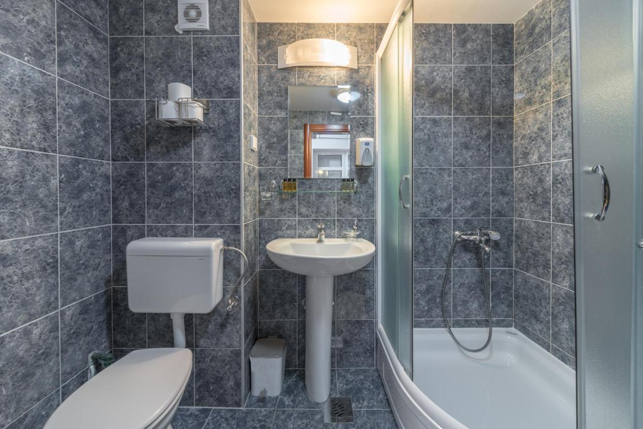 R Club Apartments Old Town بودفا المظهر الخارجي الصورة